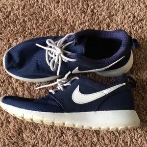 Blue NIKE roshes